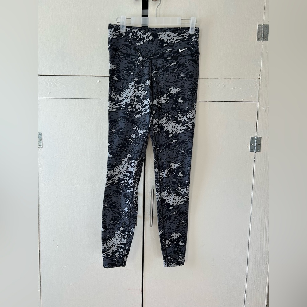 Nike Dri-Fit Small Grayscale Camouflage Leggings
